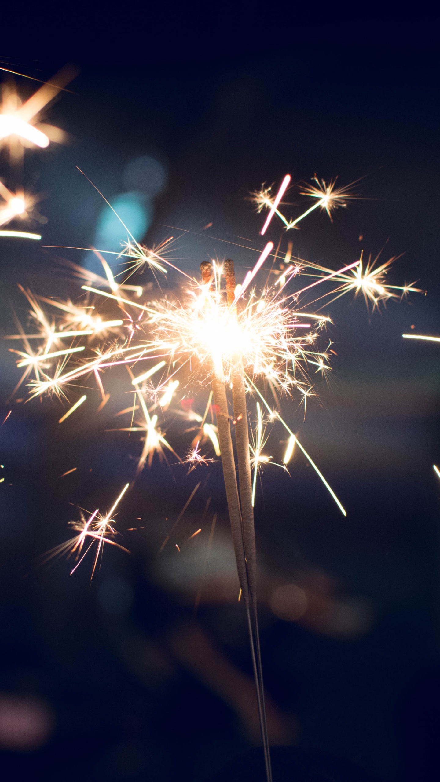 Feuerwerk, Wunderkerze, Neue Jahre Tag, Nacht, Diwali. Wallpaper in 1440x2560 Resolution