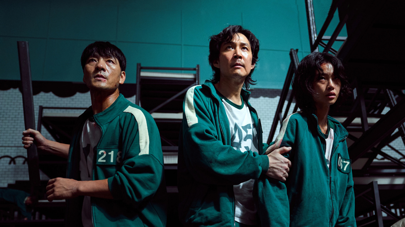 Juego de Calamar, Lee Jung-jae, Seong Gi-hun, Parque Hae-soo, Hoyeon Joven. Wallpaper in 1366x768 Resolution