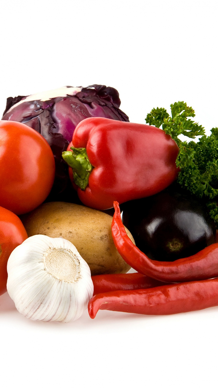 Red and Green Bell Peppers and Garlic. Wallpaper in 750x1334 Resolution