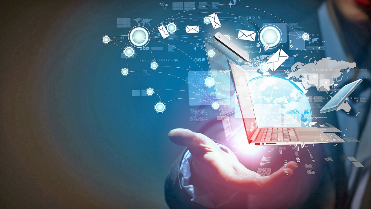 Person Mit Schwarzer Und Weißer Karte. Wallpaper in 1280x720 Resolution