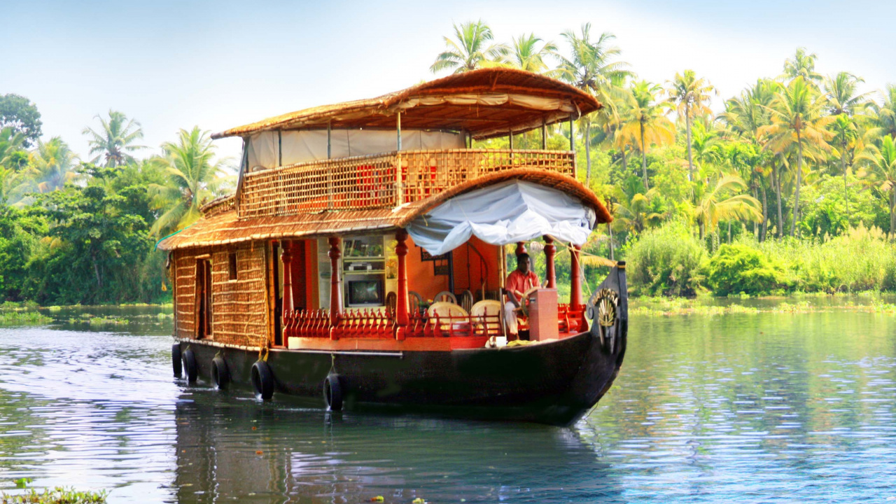 Bateau en Bois Brun Sur L'eau. Wallpaper in 1280x720 Resolution