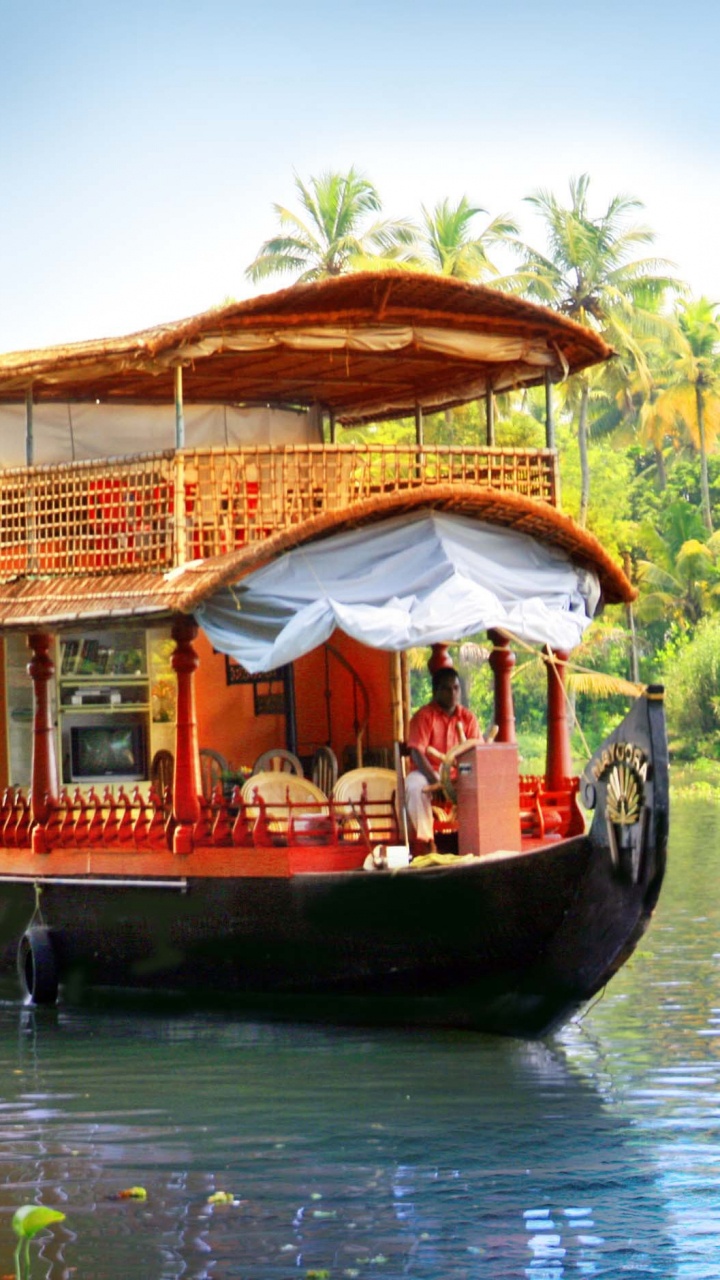 Bateau en Bois Brun Sur L'eau. Wallpaper in 720x1280 Resolution