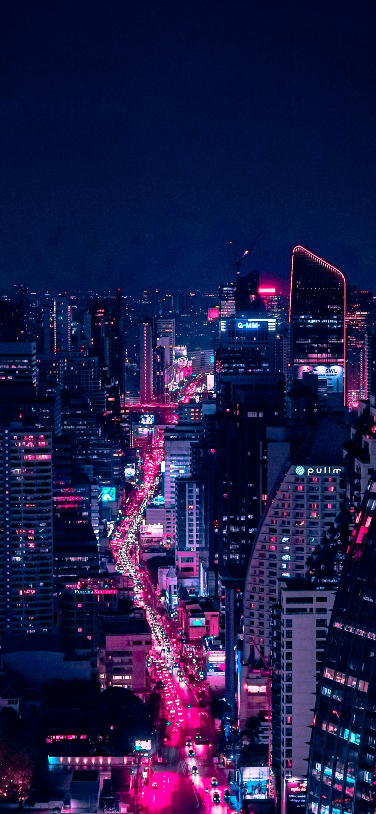 Ville Avec Des Immeubles de Grande Hauteur Pendant la Nuit. Wallpaper in 1242x2688 Resolution