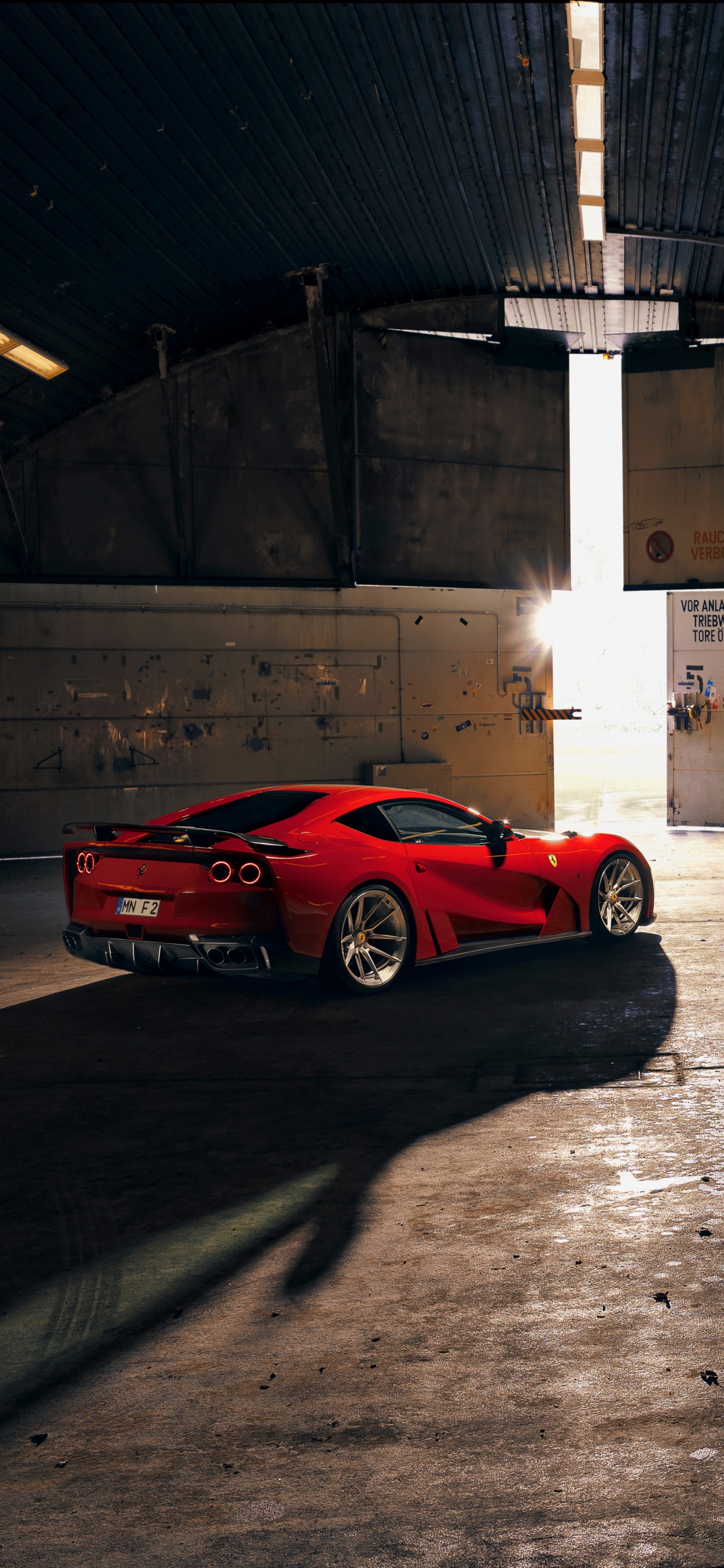 Weißer Und Roter Porsche 911 Auf Grauer Betonstraße Geparkt. Wallpaper in 1242x2688 Resolution