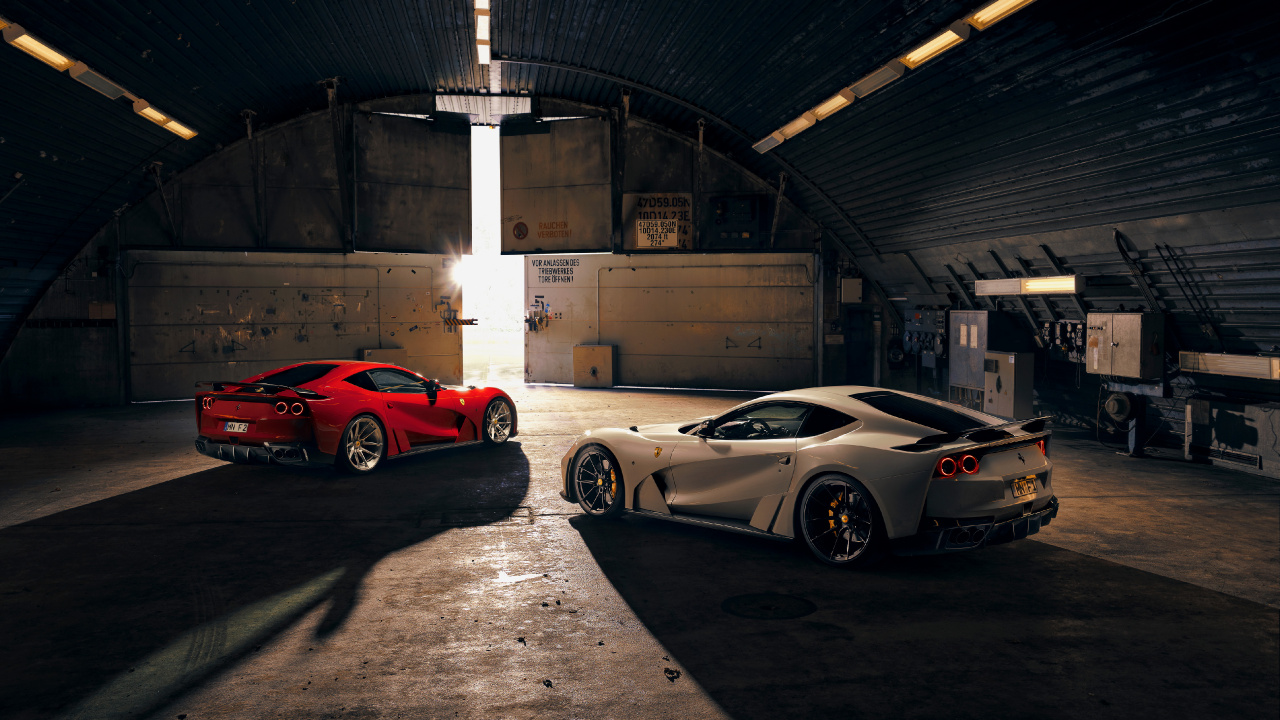 Porsche 911 Blanco y Rojo Estacionado en la Carretera de Hormigón Gris. Wallpaper in 1280x720 Resolution