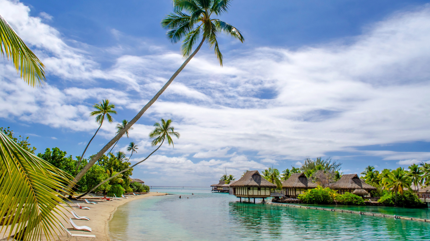 Brown Wooden House Near Body of Water Under Blue Sky During Daytime. Wallpaper in 1366x768 Resolution