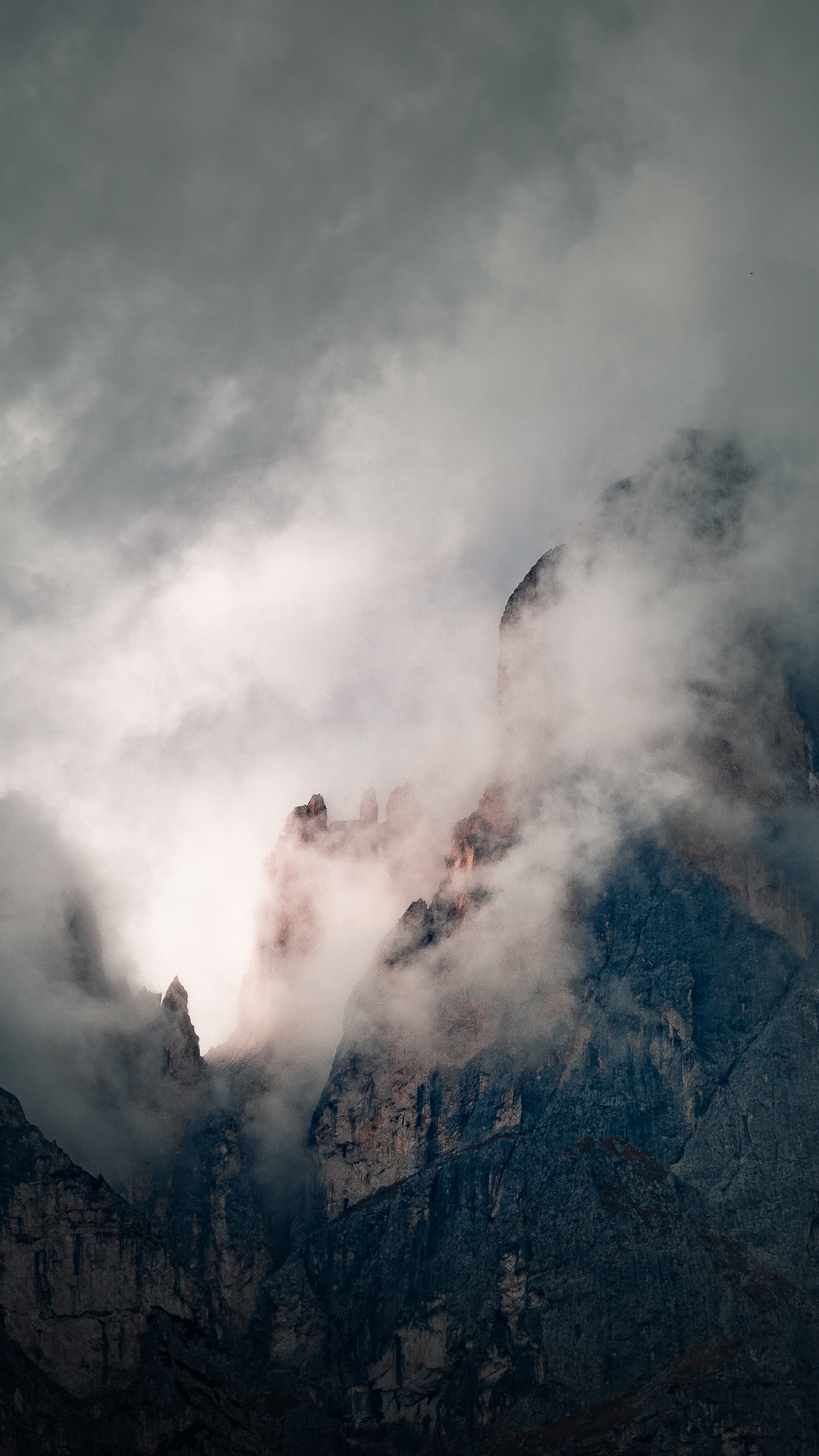 Nebel, Bergkette, Bergigen Landschaftsformen, Cloud, Atmosphäre. Wallpaper in 1080x1920 Resolution