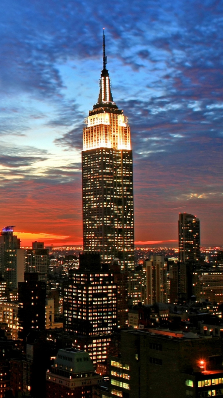 Horizon de la Ville Pendant la Nuit. Wallpaper in 750x1334 Resolution