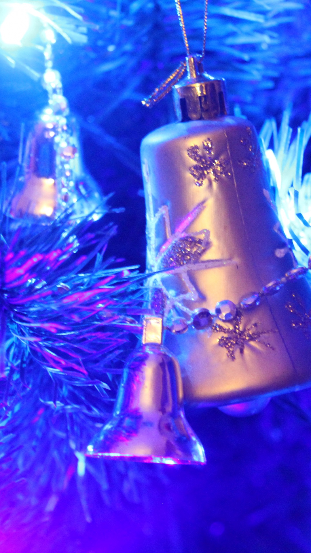 Light, Christmas Tree, Christmas Day, Blue, Christmas Ornament. Wallpaper in 1080x1920 Resolution