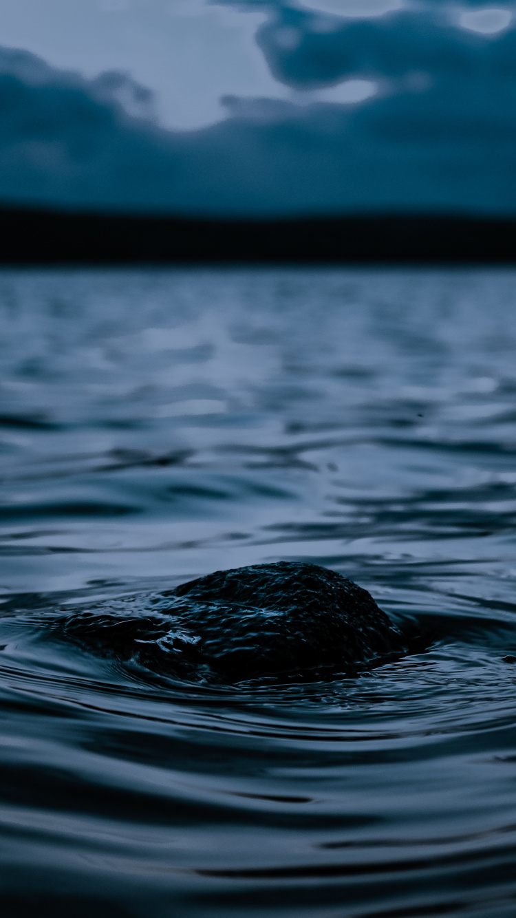 Body of Water Under Cloudy Sky During Daytime. Wallpaper in 750x1334 Resolution