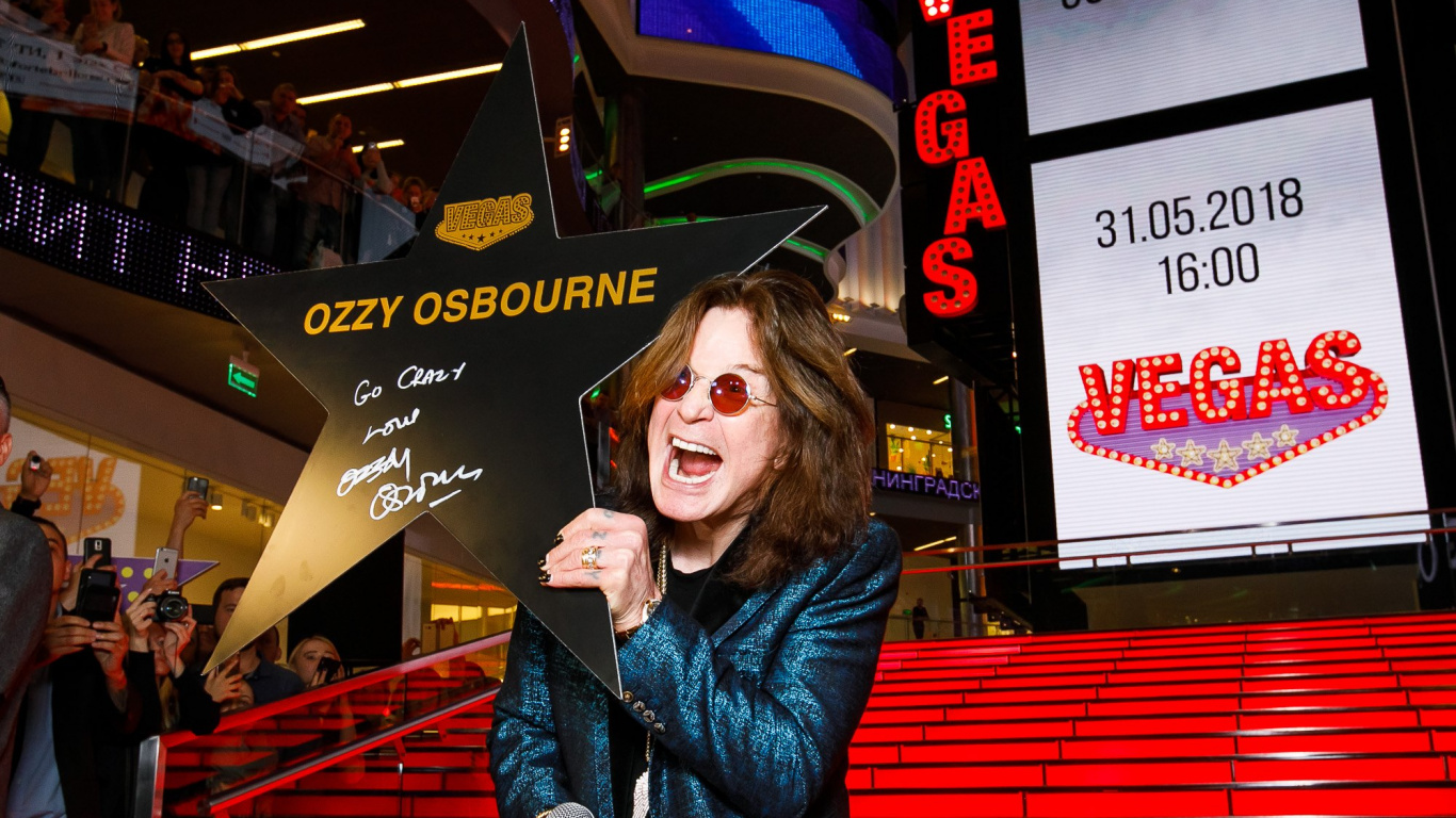 Girl, Advertising, Fun, The Ozzman Cometh, Hollywood Walk of Fame. Wallpaper in 1366x768 Resolution