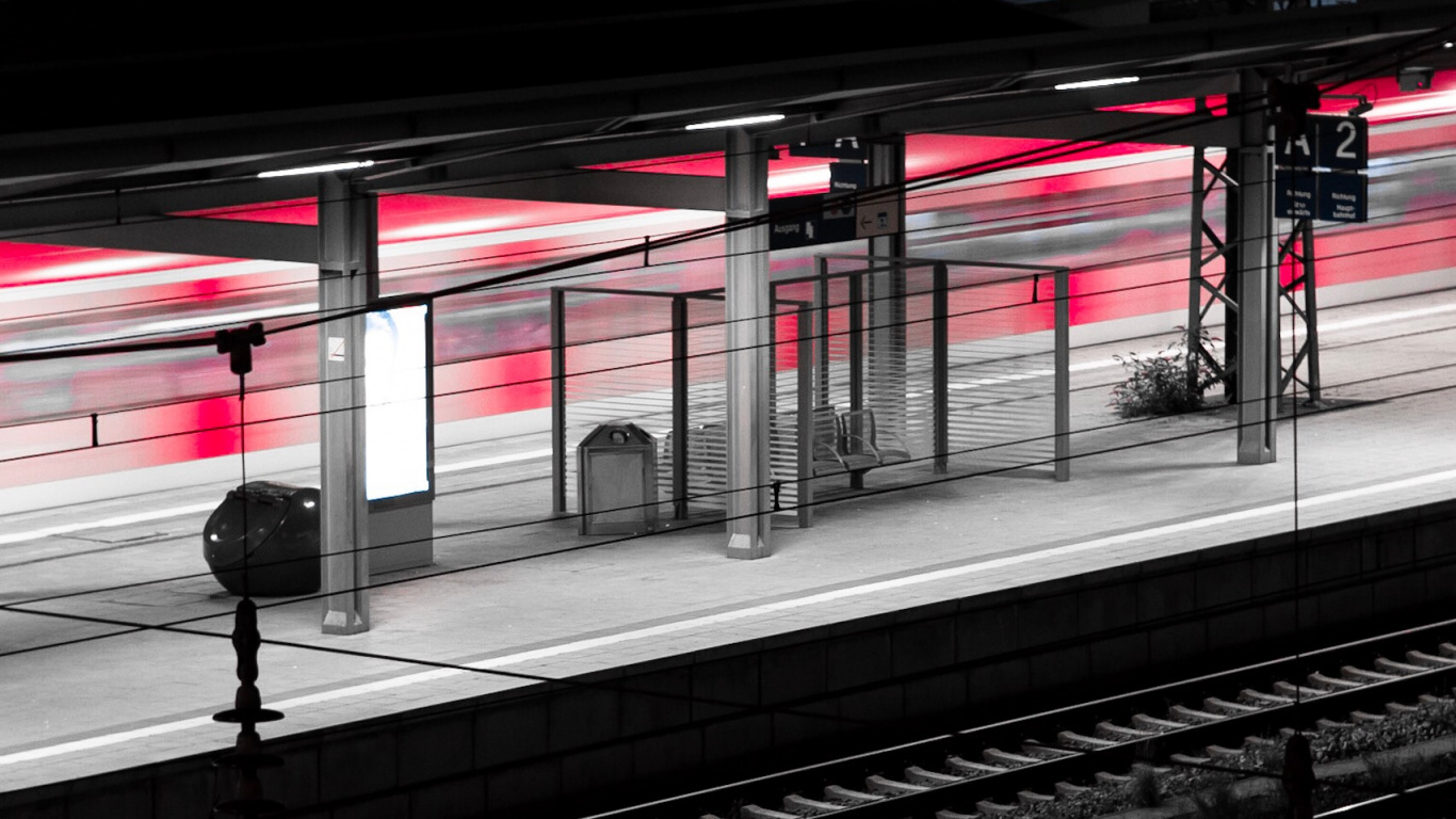 Zeitrafferfotografie Der Stadtstraße Während Der Nachtzeit. Wallpaper in 1366x768 Resolution