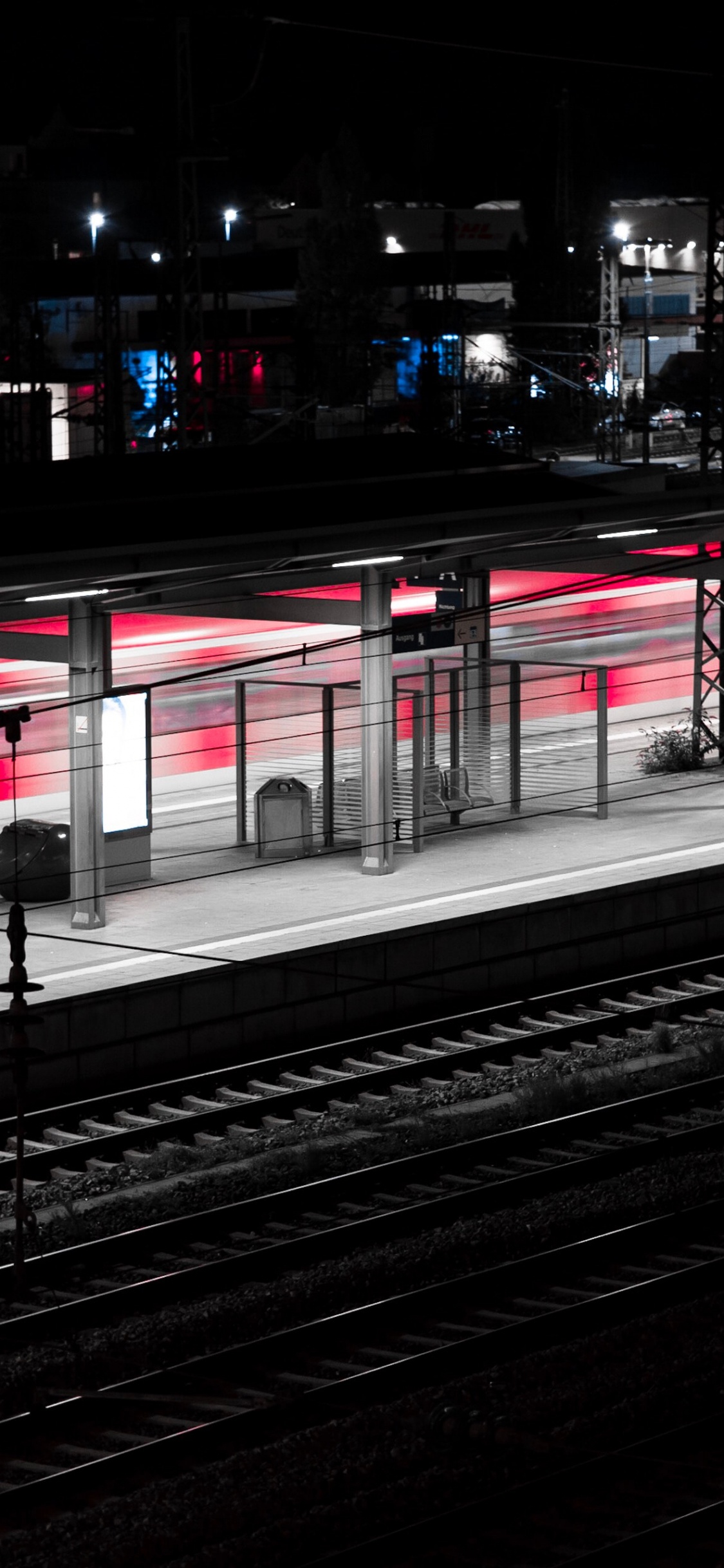 Photographie en Accéléré de la Route de la Ville Pendant la Nuit. Wallpaper in 1125x2436 Resolution