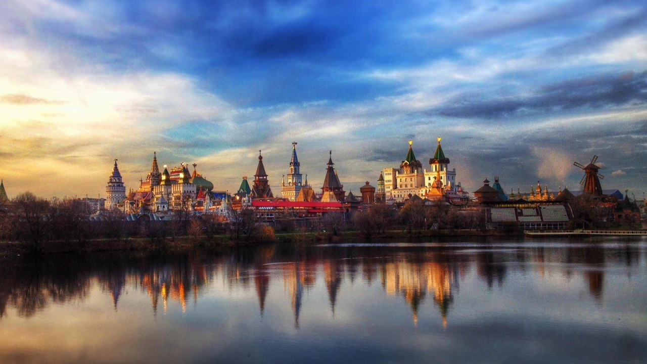 Brown and White Castle Near Body of Water Under Cloudy Sky During Daytime. Wallpaper in 1280x720 Resolution