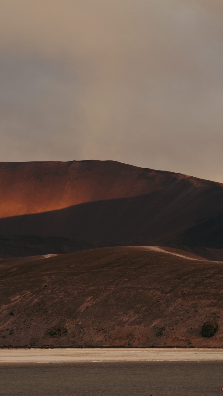 Brown Mountain Under White Sky During Daytime. Wallpaper in 720x1280 Resolution