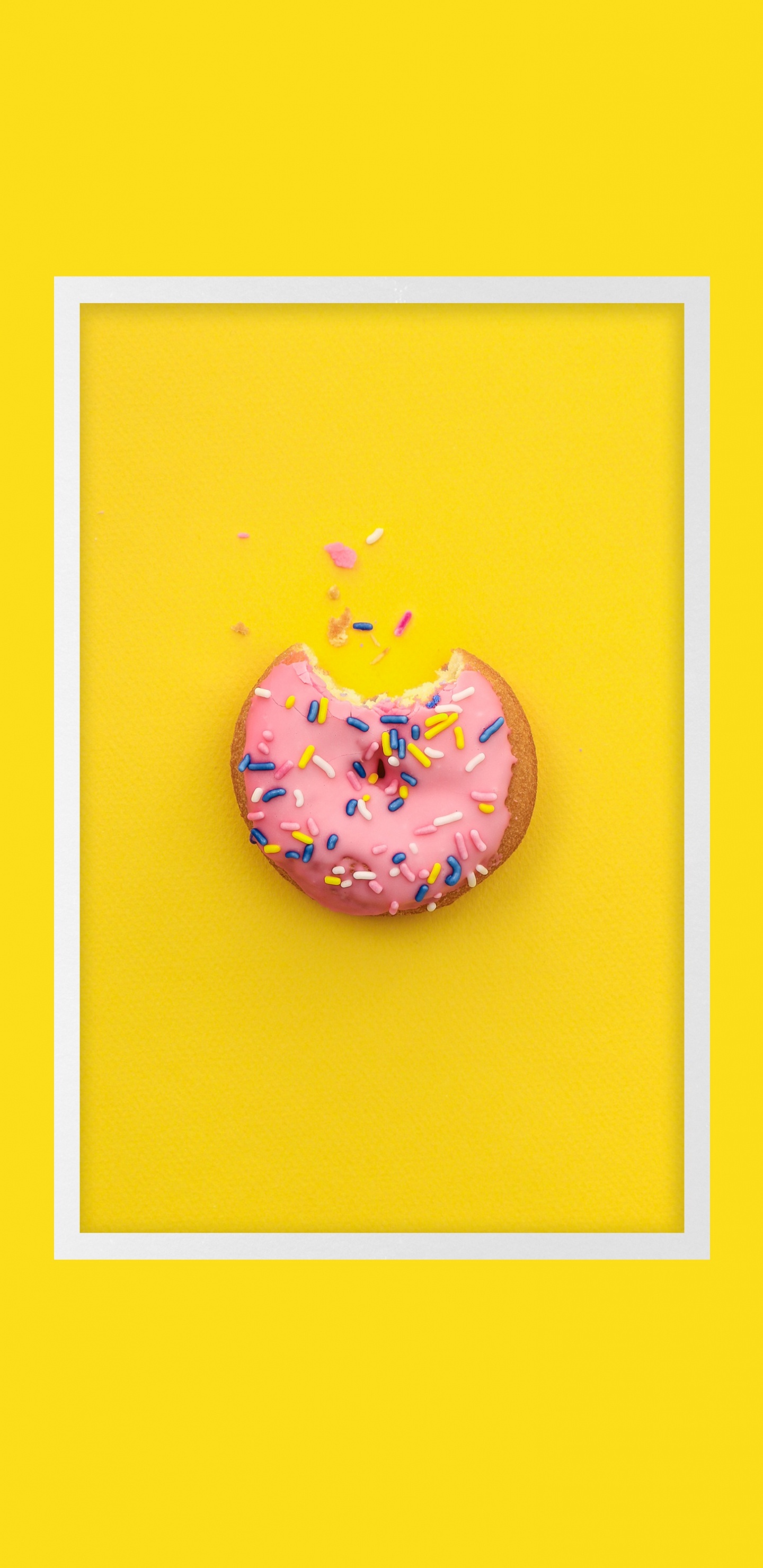 Biscuit en Forme de Coeur Jaune et Blanc. Wallpaper in 1440x2960 Resolution