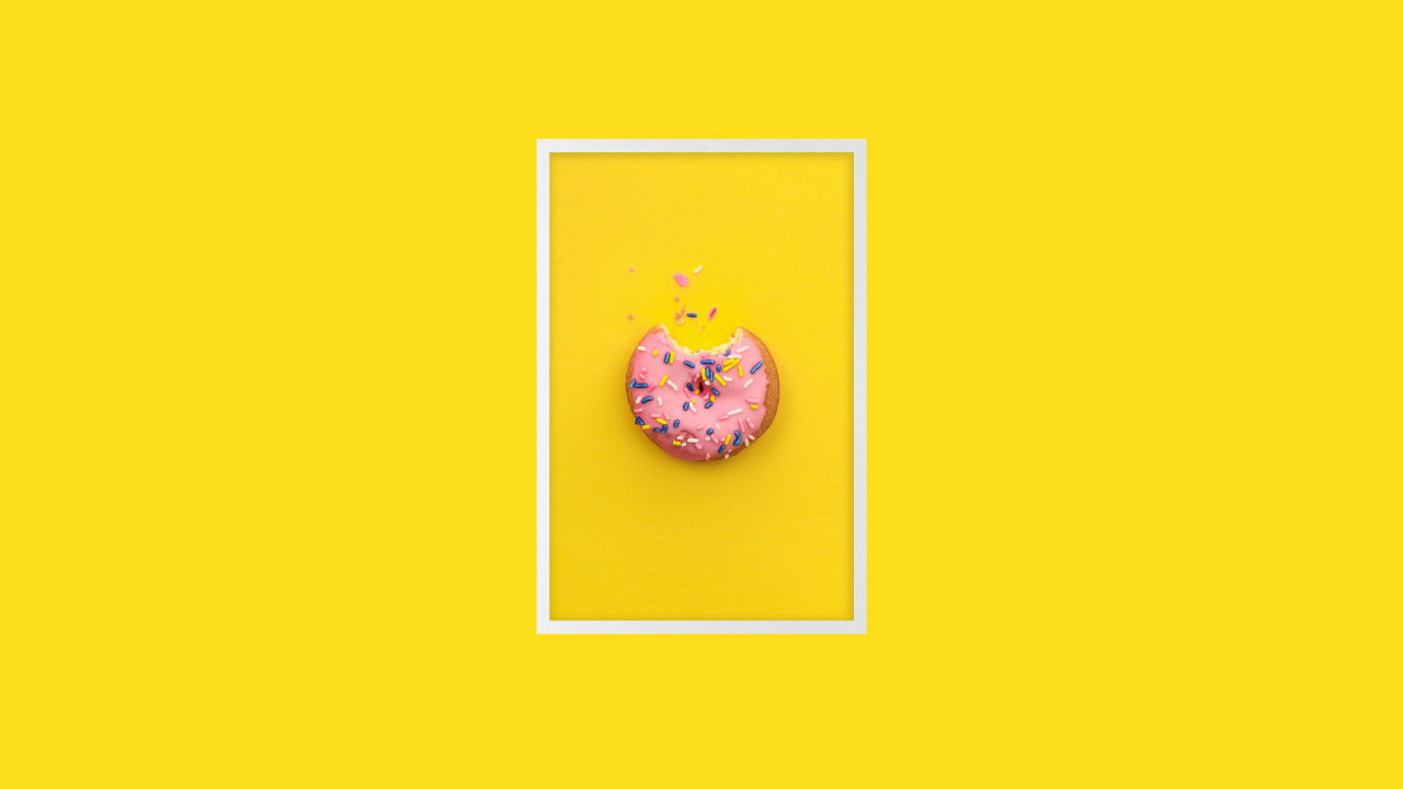 Gelb-weißer Herzförmiger Keks. Wallpaper in 1280x720 Resolution