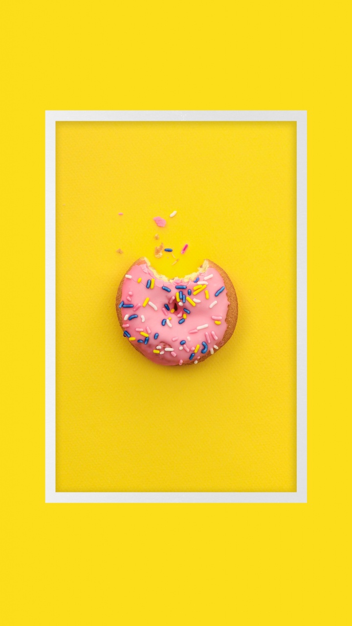 Gelb-weißer Herzförmiger Keks. Wallpaper in 720x1280 Resolution
