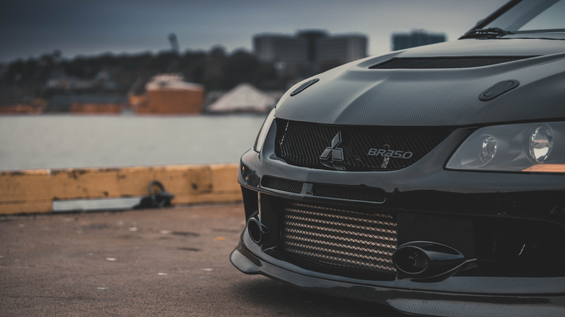 Voiture Mercedes Benz Noire Sur Route Goudronnée Grise Pendant la Journée. Wallpaper in 1920x1080 Resolution