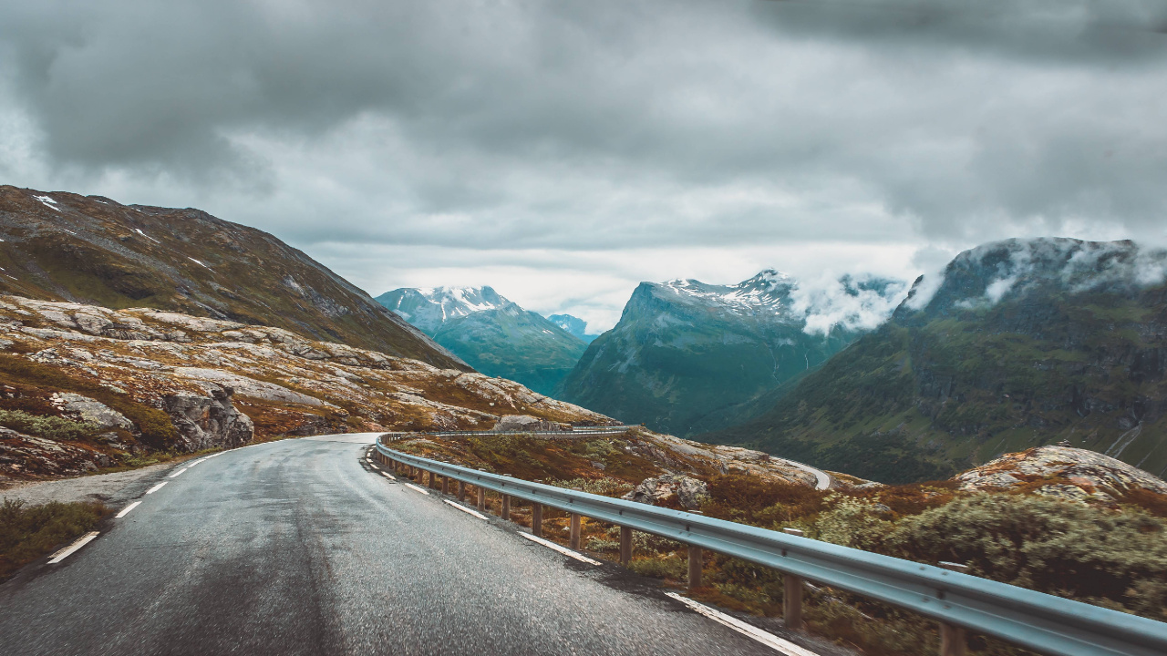 Gray Concrete Road Near Mountains During Daytime. Wallpaper in 1280x720 Resolution