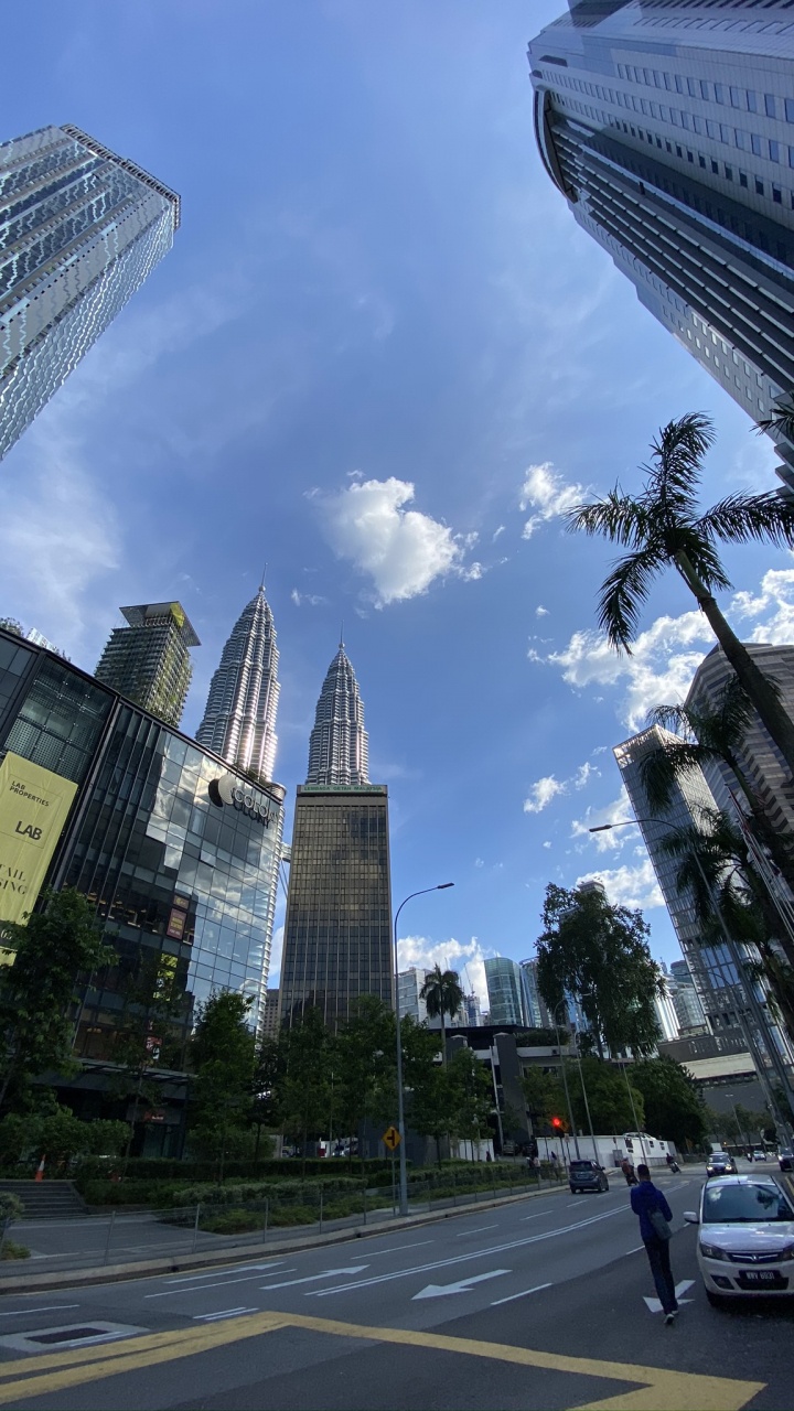 Petronas Towers, Kuala Lumpur, Malaysia, Tower Block, Daytime. Wallpaper in 720x1280 Resolution