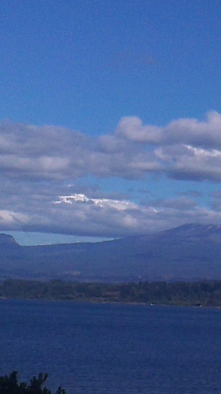 White and Black Mountain Under Blue Sky During Daytime. Wallpaper in 720x1280 Resolution