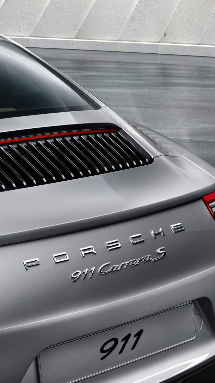 Silber Bmw m 3 Unterwegs. Wallpaper in 750x1334 Resolution