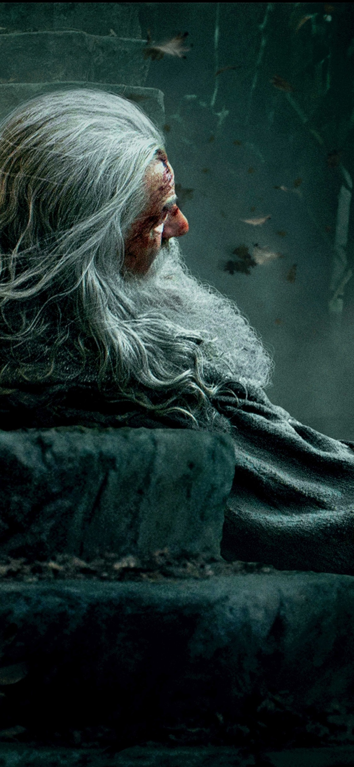 Femme en Bleu Chemise à Manches Longues Tenant un Textile Blanc. Wallpaper in 1125x2436 Resolution