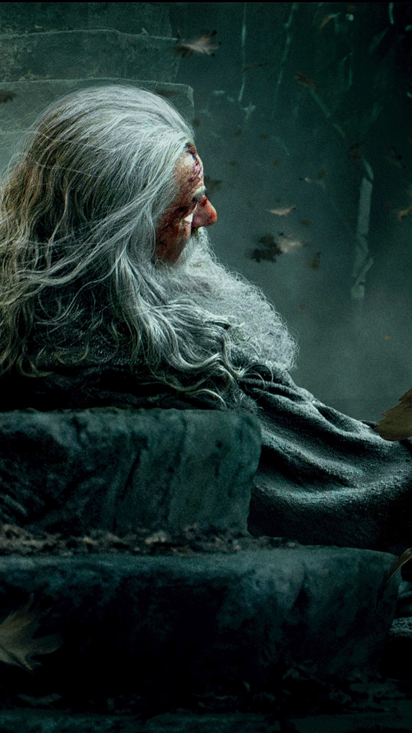 Femme en Bleu Chemise à Manches Longues Tenant un Textile Blanc. Wallpaper in 1440x2560 Resolution