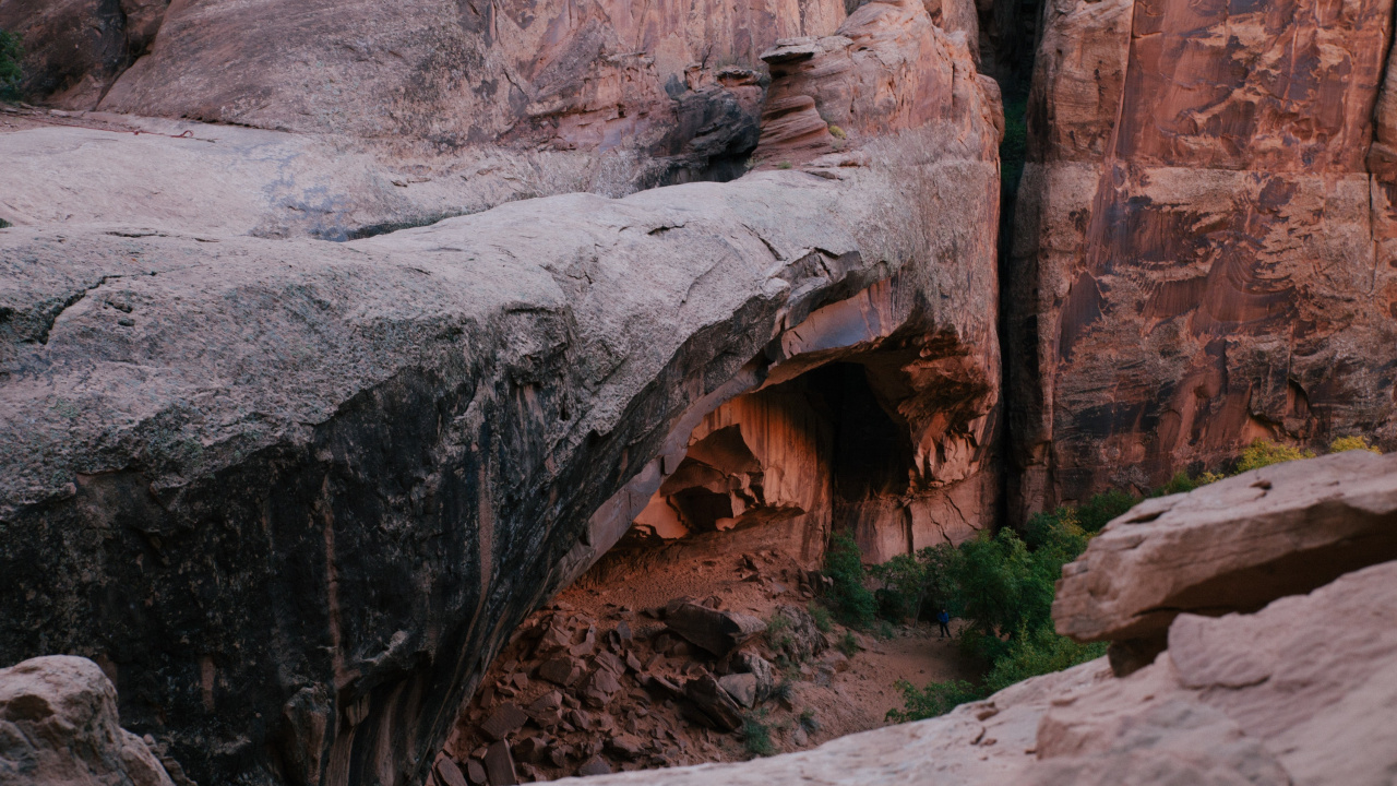 Brown Rock Formation During Daytime. Wallpaper in 1280x720 Resolution