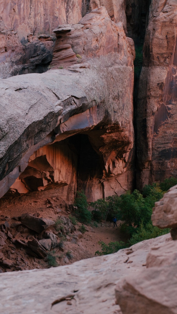 Brown Rock Formation During Daytime. Wallpaper in 720x1280 Resolution