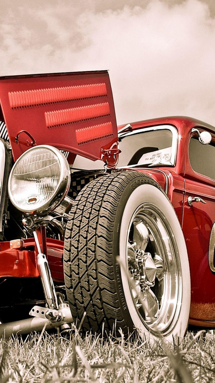 Voiture Vintage Rouge et Argent. Wallpaper in 750x1334 Resolution