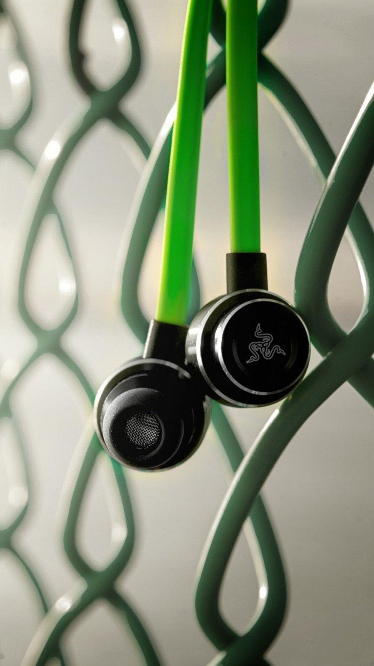 Kopfhörer, Wasser, Rad, Close Up, Razer Hammerhead Pro V2. Wallpaper in 750x1334 Resolution