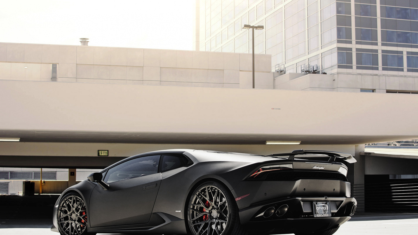 Porsche 911 Negro Estacionado Frente al Edificio Blanco. Wallpaper in 1366x768 Resolution