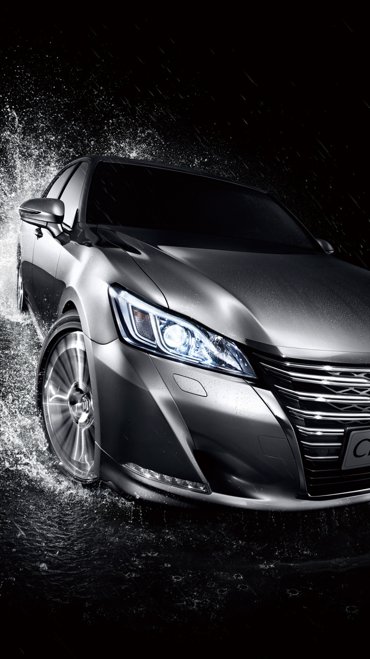 Mercedes-Benz C-Klasse Schwarz Auf Schneebedecktem Boden. Wallpaper in 750x1334 Resolution