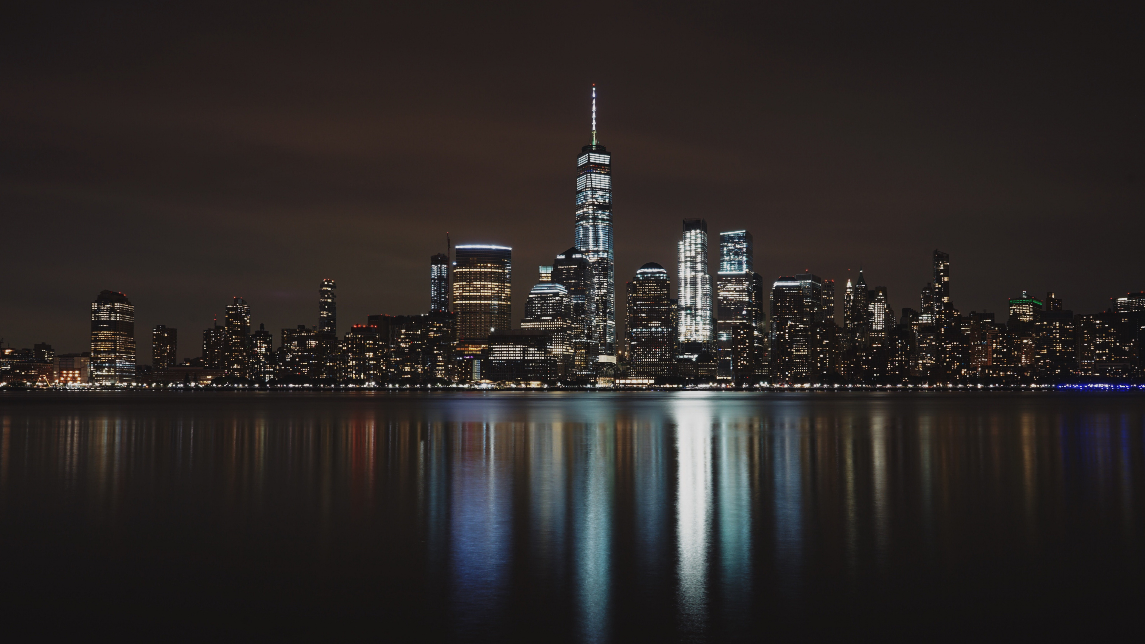 Horizon de la Ville Pendant la Nuit. Wallpaper in 3840x2160 Resolution