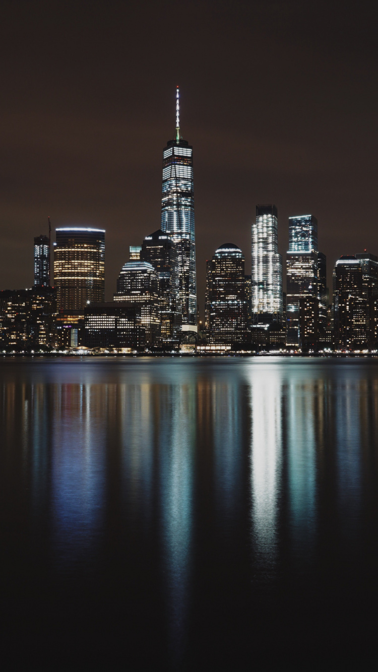 Horizon de la Ville Pendant la Nuit. Wallpaper in 750x1334 Resolution