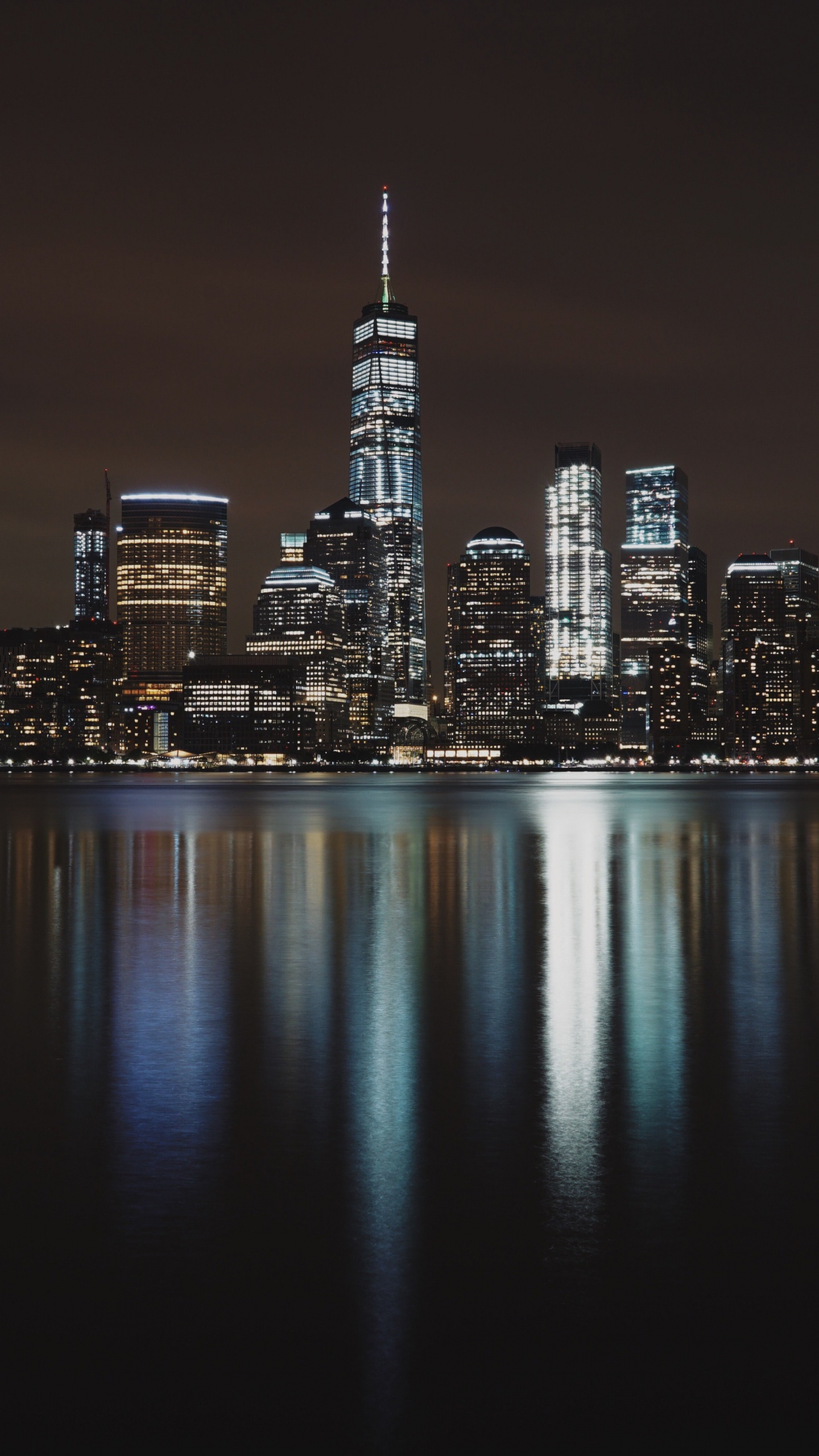 Horizonte de la Ciudad Durante la Noche. Wallpaper in 1440x2560 Resolution