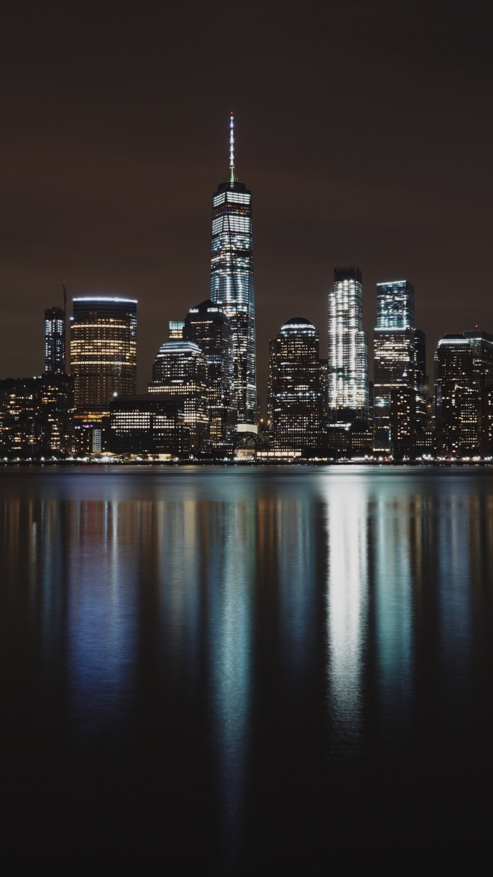 Horizonte de la Ciudad Durante la Noche. Wallpaper in 720x1280 Resolution