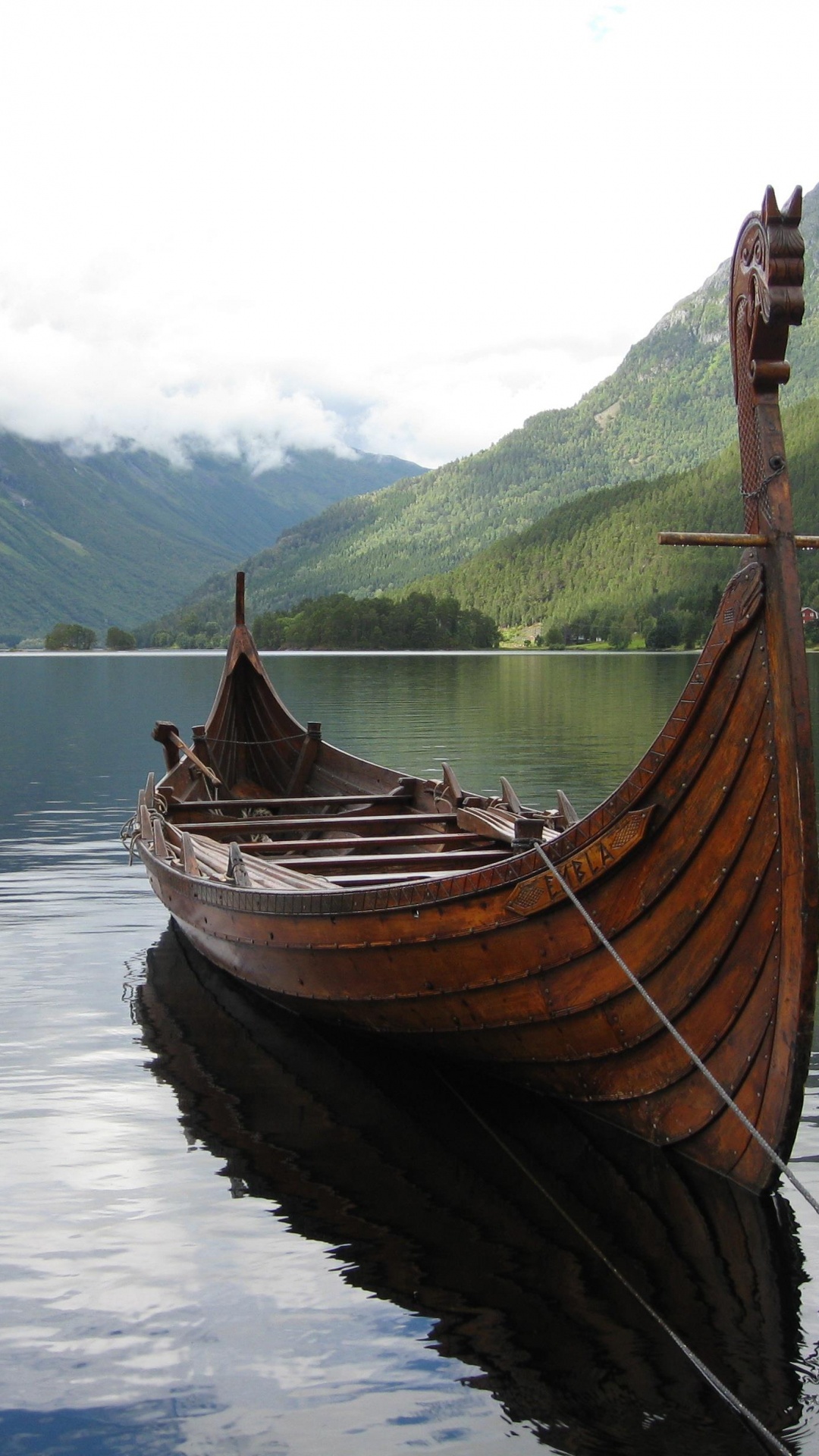 Brown Wooden Boat on Lake During Daytime. Wallpaper in 1080x1920 Resolution