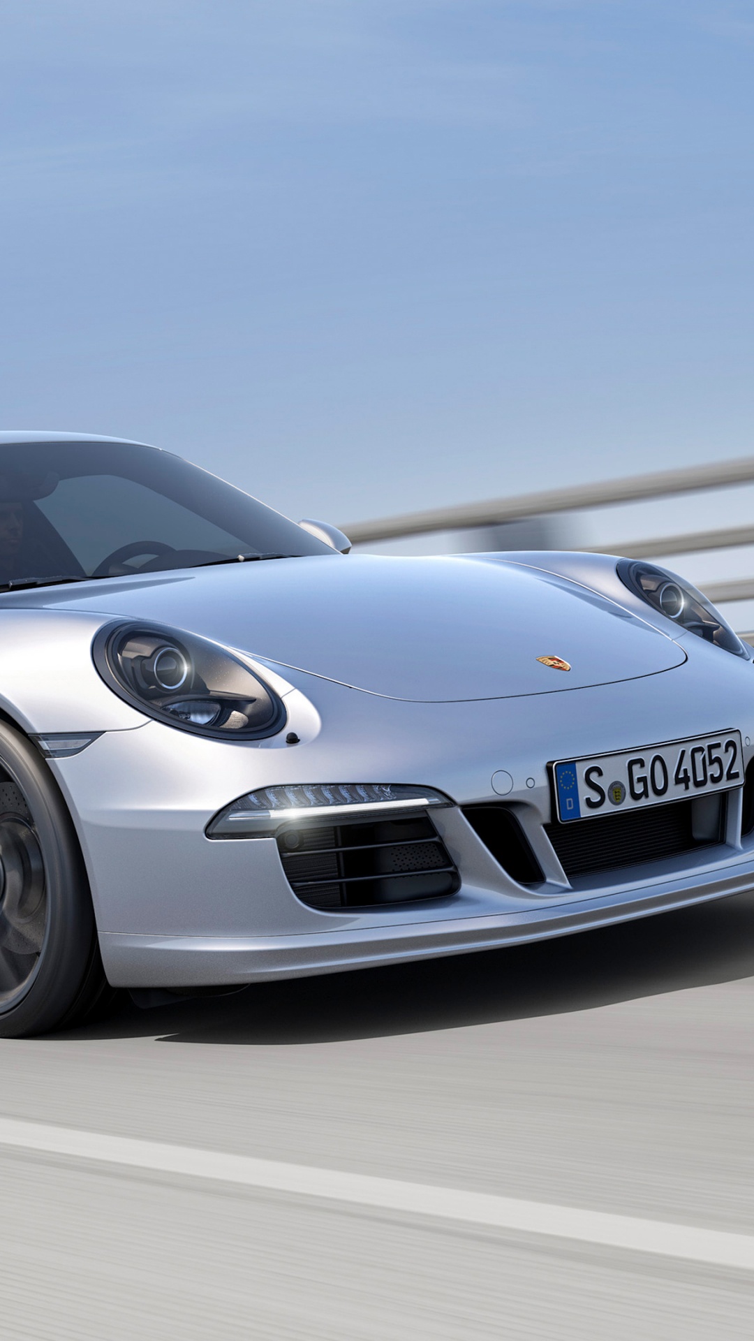 Porsche 911 Blanco en la Carretera Durante el Día. Wallpaper in 1080x1920 Resolution