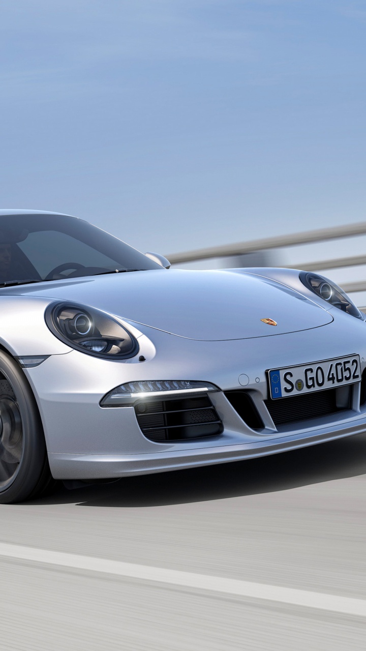 Porsche 911 Blanco en la Carretera Durante el Día. Wallpaper in 720x1280 Resolution