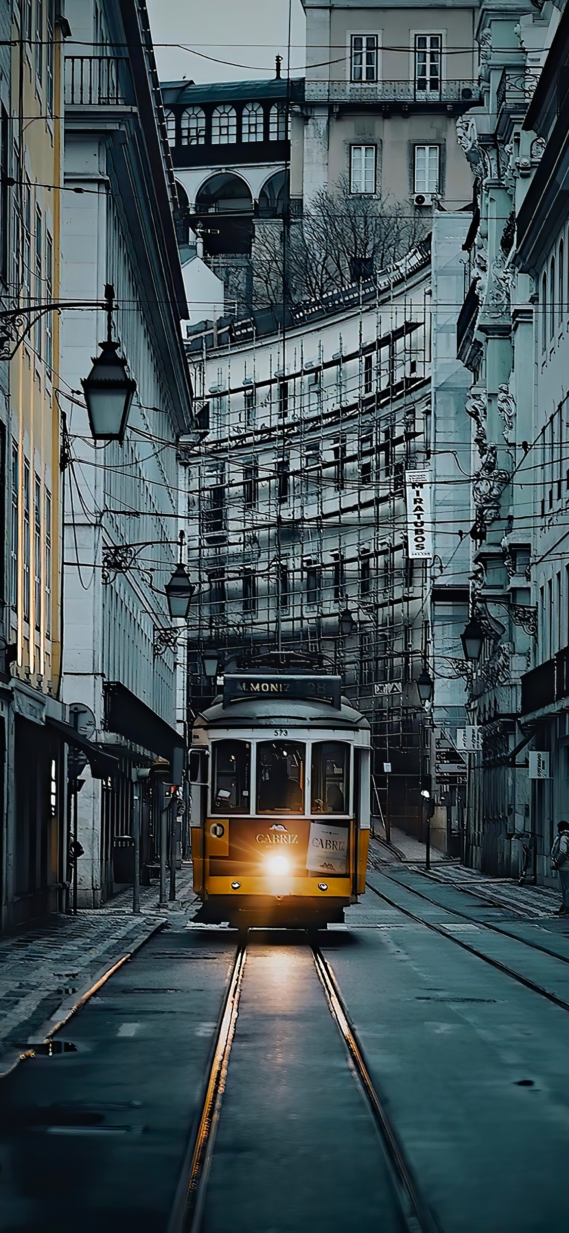 Smartphone, Poder Aéreo, Manzana, Tren, Edificio. Wallpaper in 1125x2436 Resolution