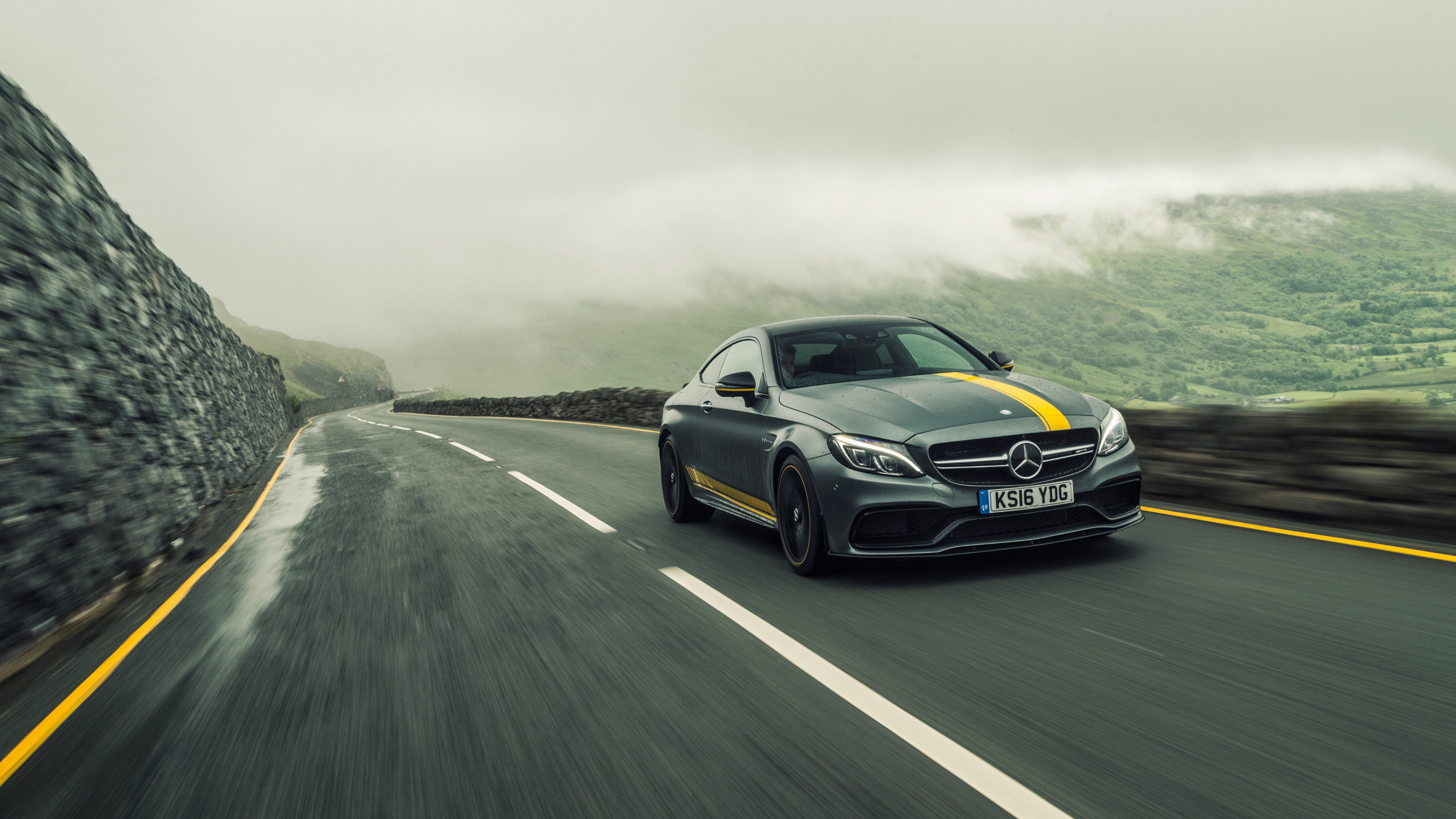 Blaues Audi Coupe Tagsüber Unterwegs. Wallpaper in 3840x2160 Resolution