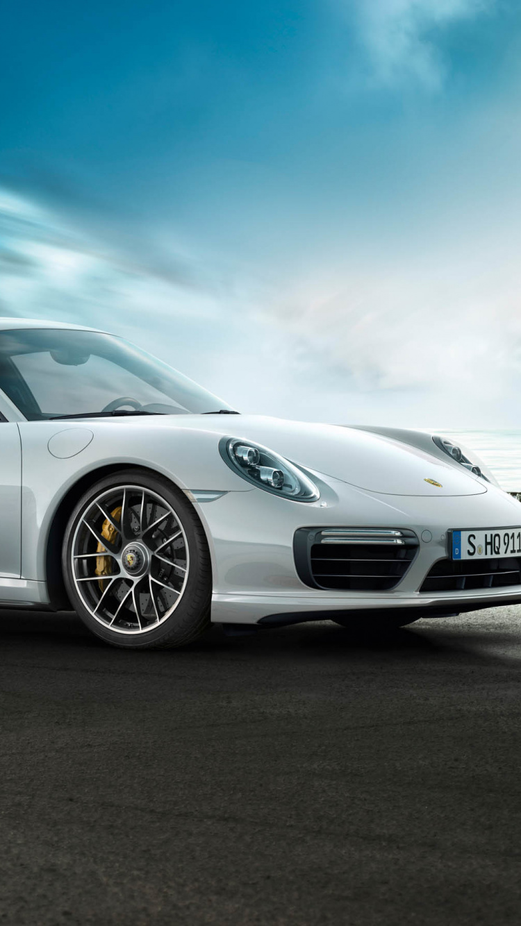 Weißes Mercedes Benz Coupe Auf Schwarzer Asphaltstraße Unter Blauem Himmel Tagsüber. Wallpaper in 750x1334 Resolution