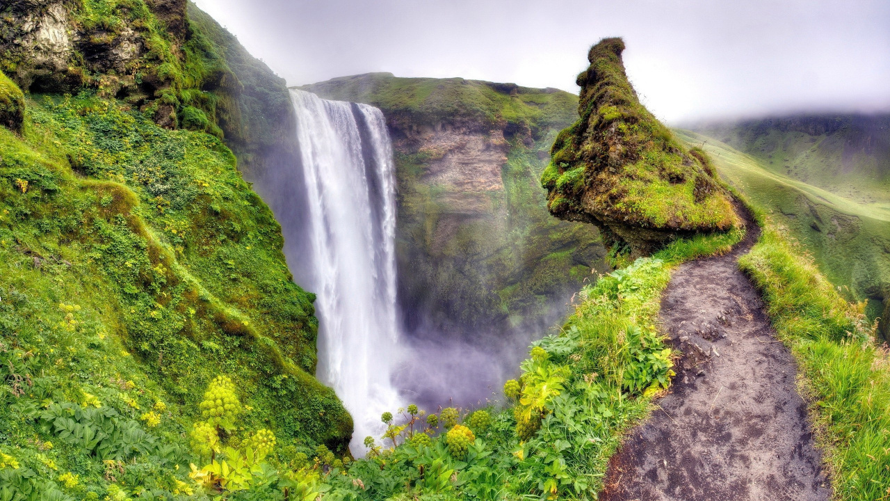 Waterfalls on Green Moss Covered Mountain. Wallpaper in 1280x720 Resolution