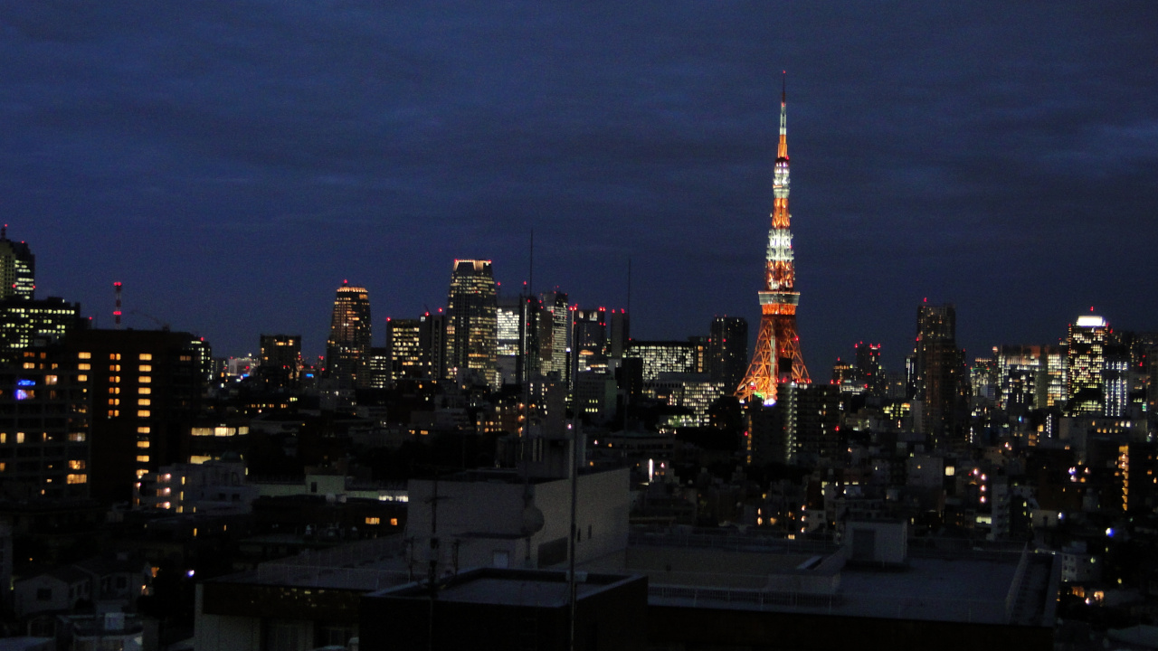 Beleuchteter Eiffelturm Während Der Nacht. Wallpaper in 1280x720 Resolution