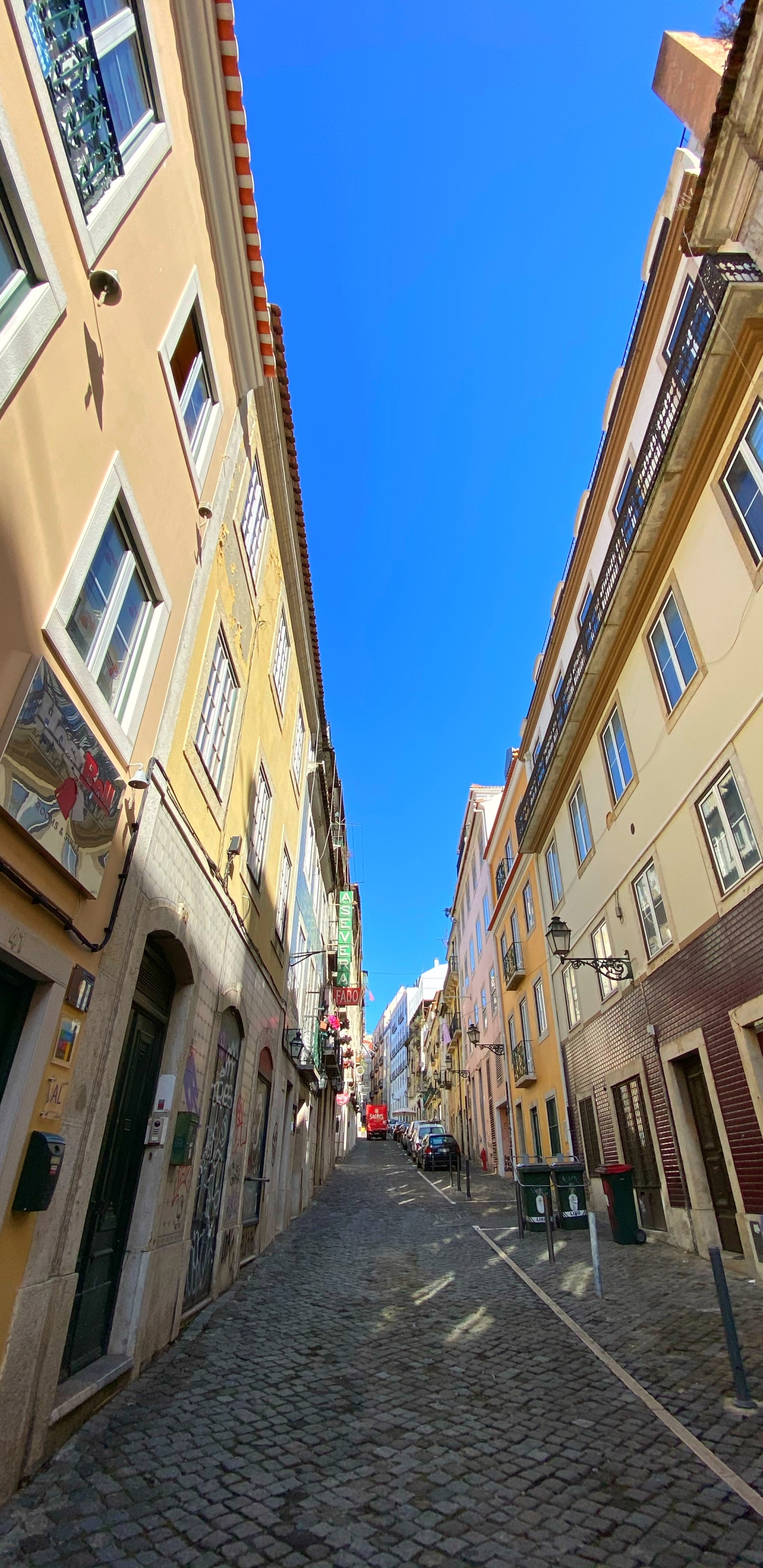 Gasse, Fenster, Road, Stadt, Architektur. Wallpaper in 1440x2960 Resolution