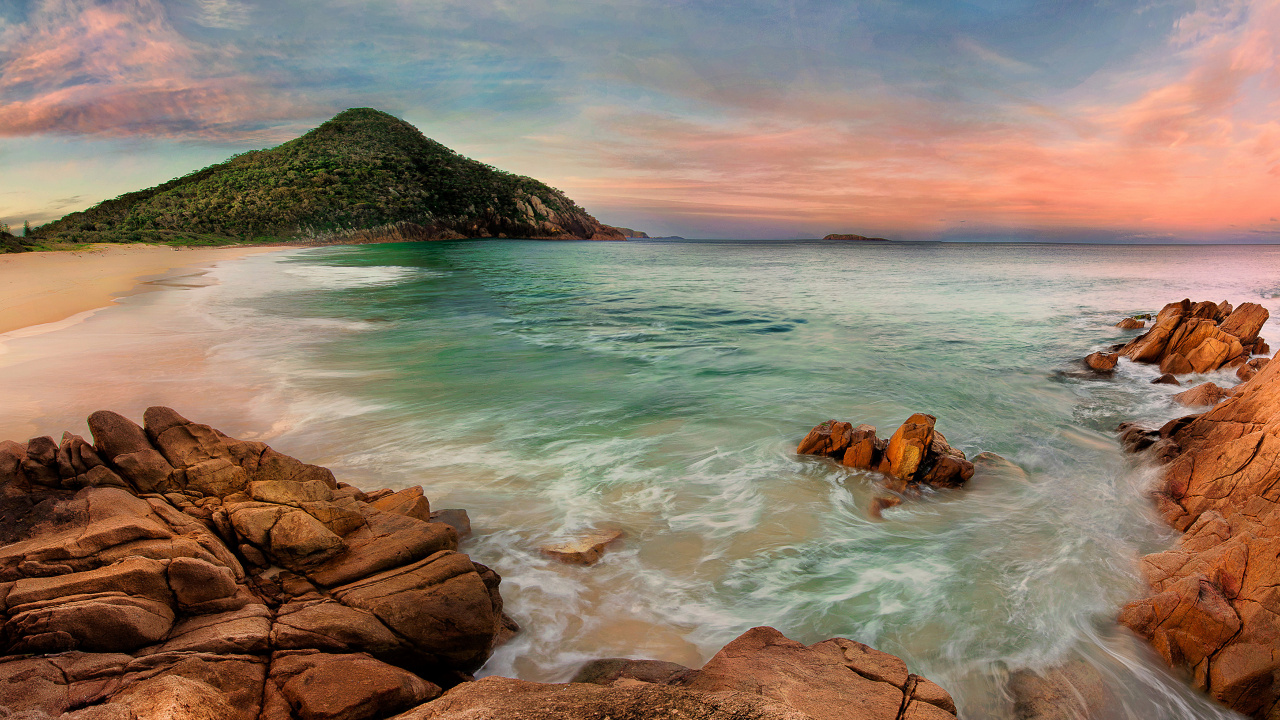 Brown Rock Formation on Body of Water During Daytime. Wallpaper in 1280x720 Resolution