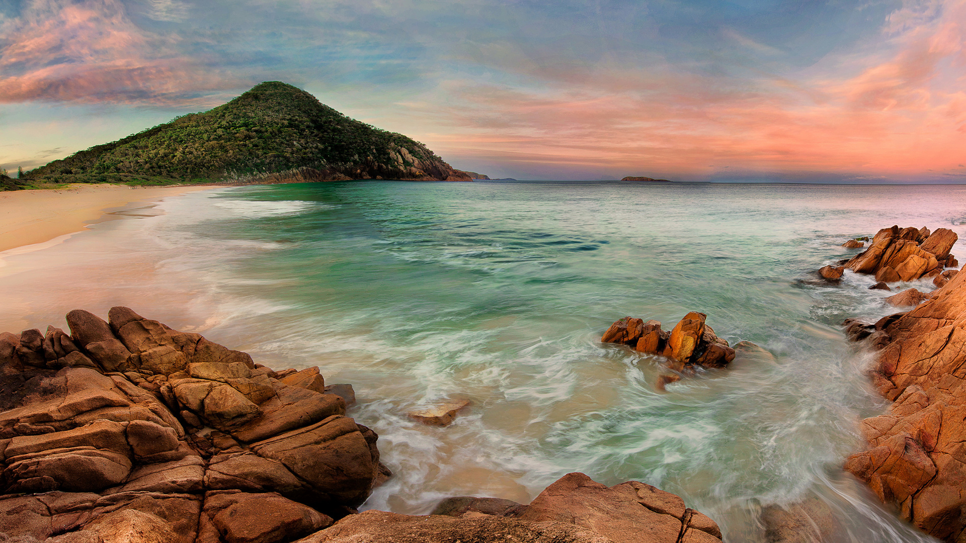 Brown Rock Formation on Body of Water During Daytime. Wallpaper in 1920x1080 Resolution